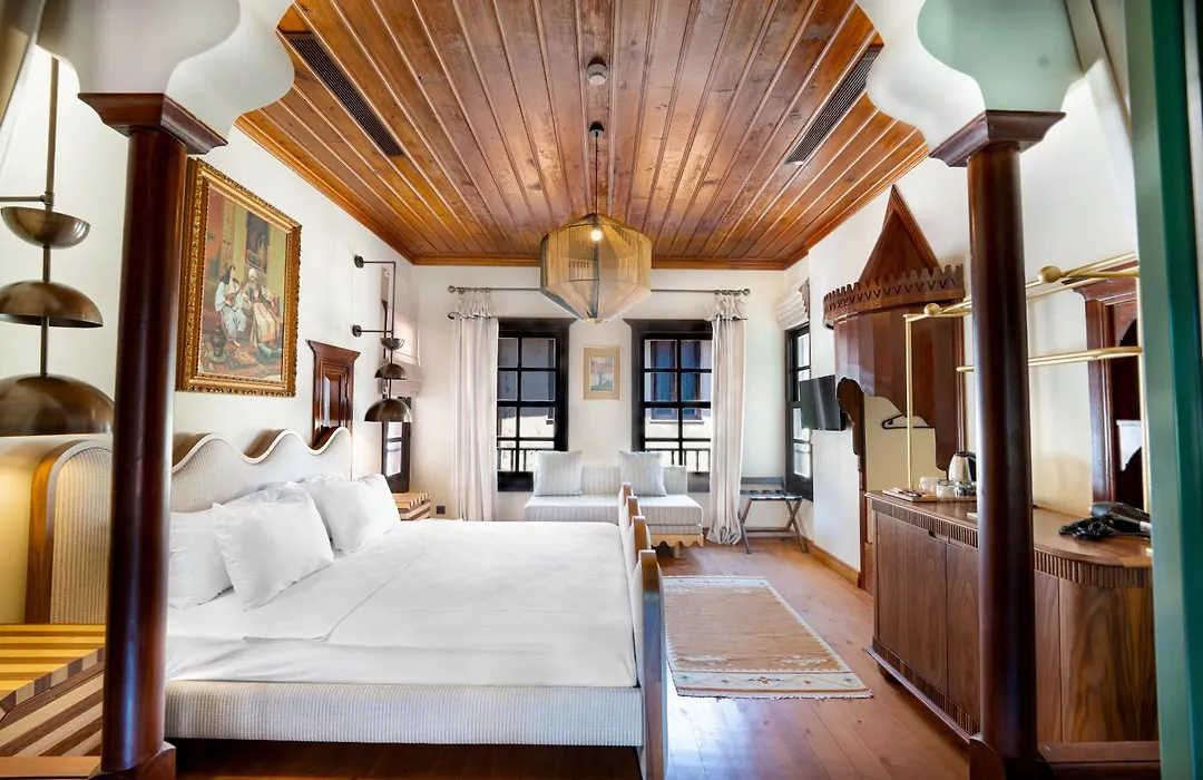House 5 Hotel-1